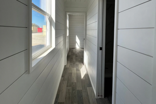 40ft Modern Cabin - Image 5